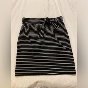 LOFT black and white stripped pencil skirt with tie waist, size XSP